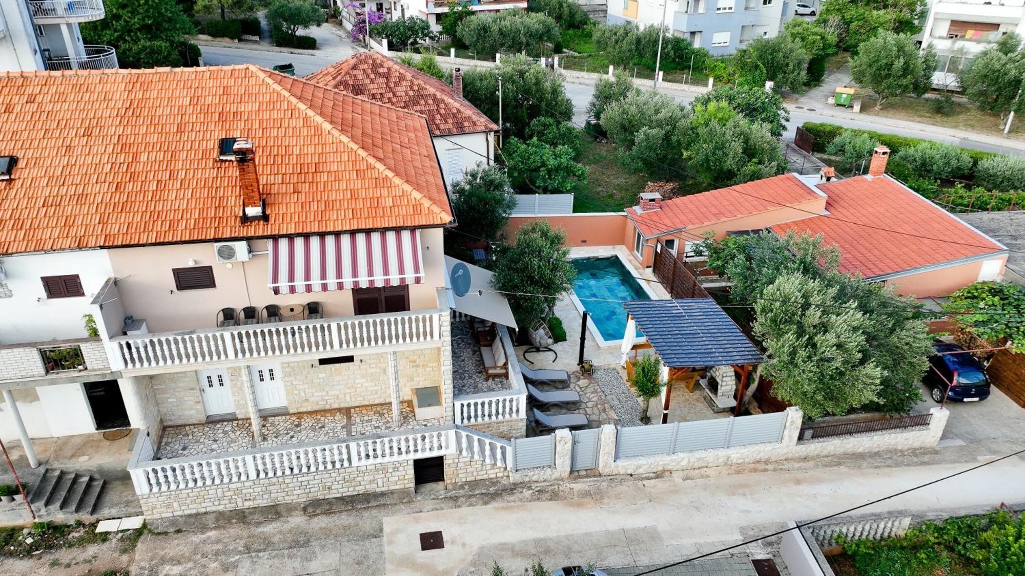 Brane With Swimming Pool *